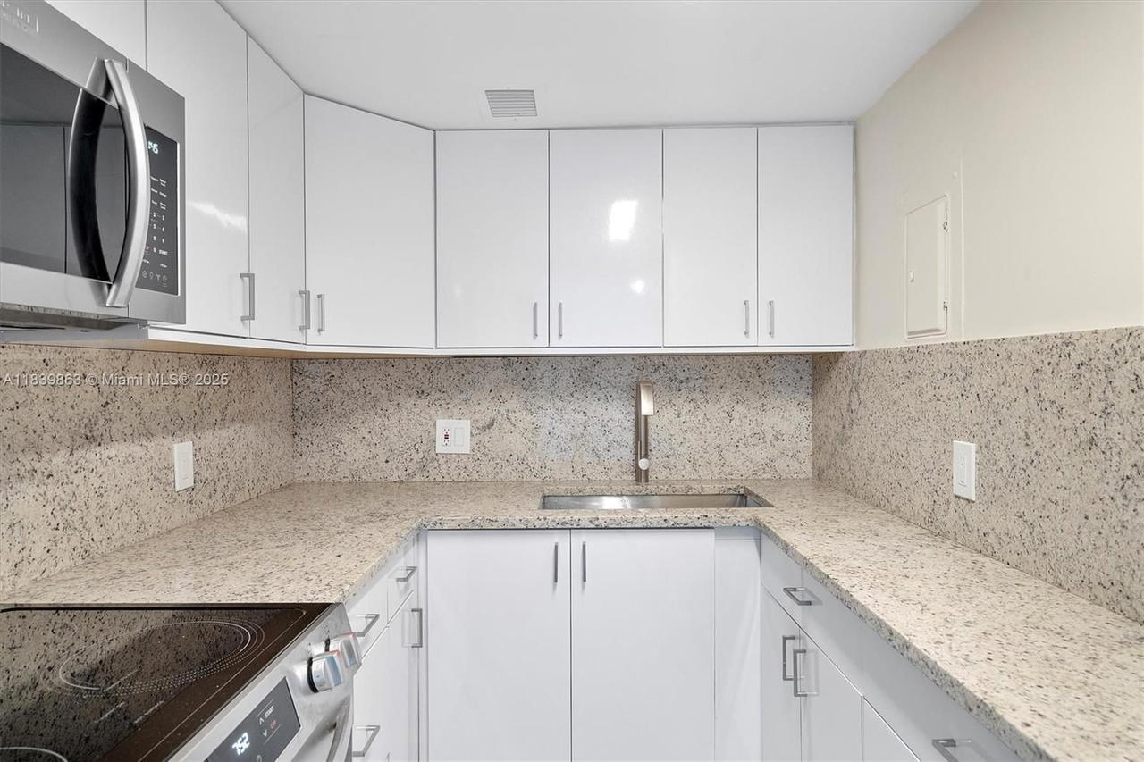 Real estate property located at 900 Bay Dr #718+Dock Slip available, Miami-dade, King Cole Condo, Miami Beach, FL
