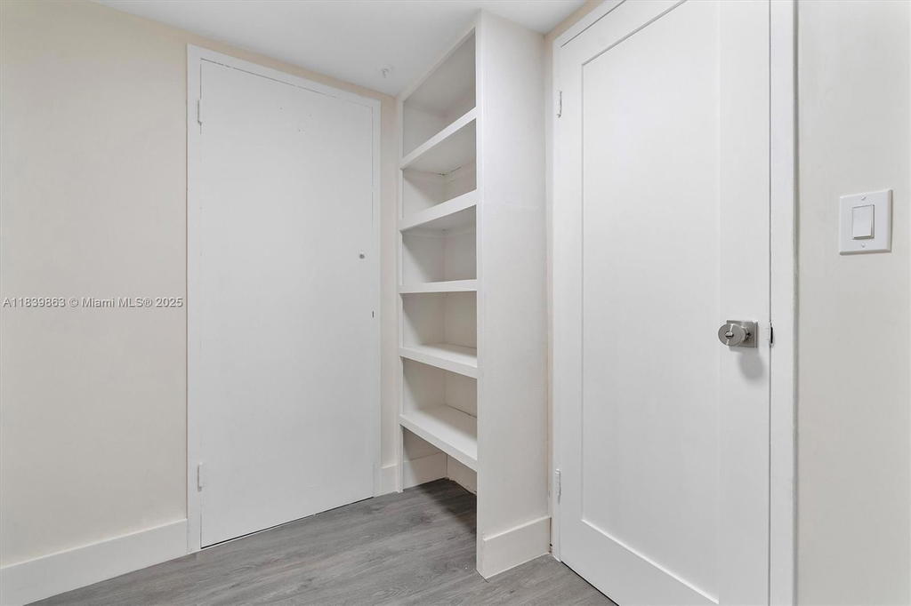 Real estate property located at 900 Bay Dr #718+Dock Slip available, Miami-dade, King Cole Condo, Miami Beach, FL