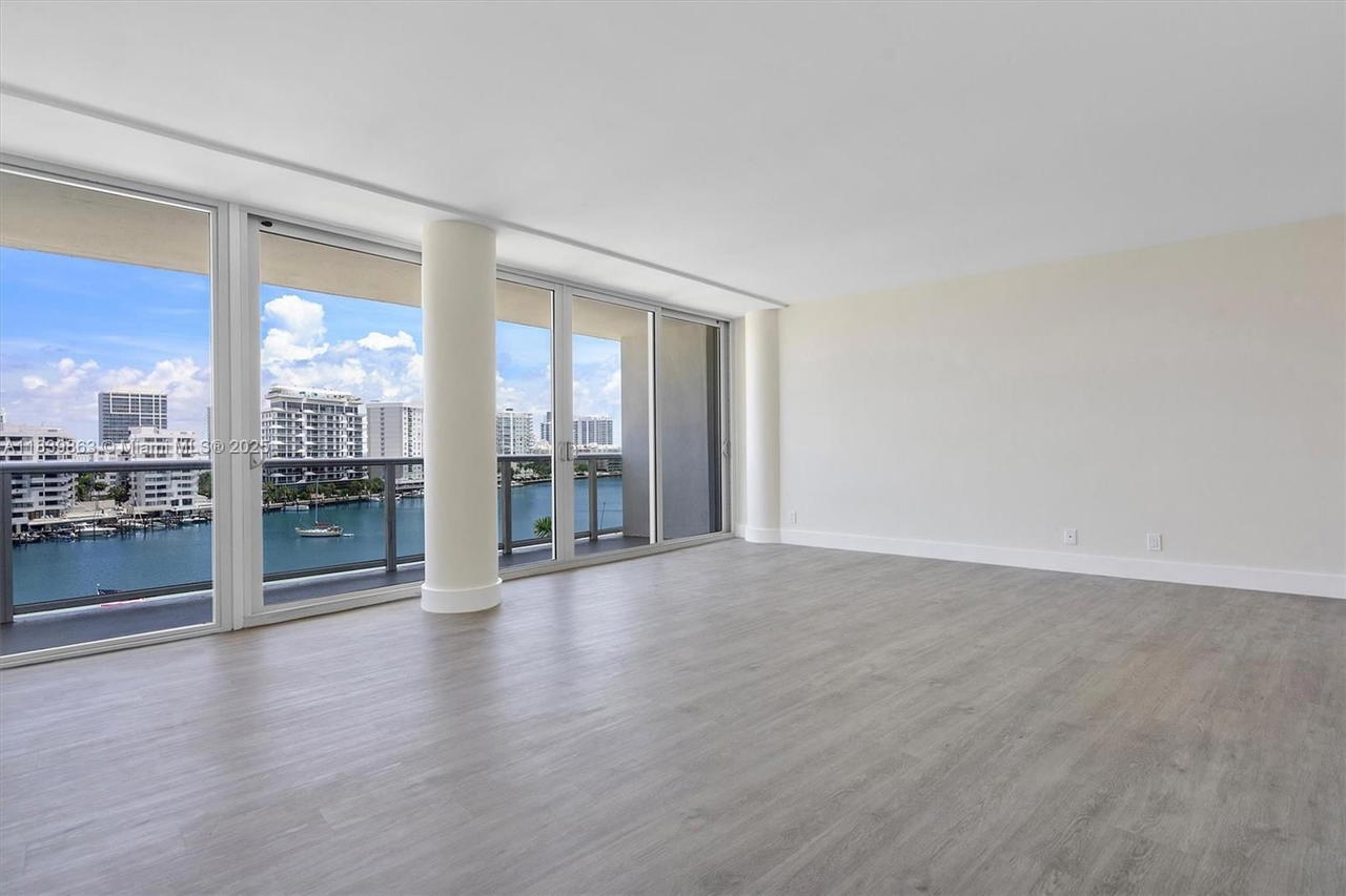 Real estate property located at 900 Bay Dr #718+Dock Slip available, Miami-dade, King Cole Condo, Miami Beach, FL