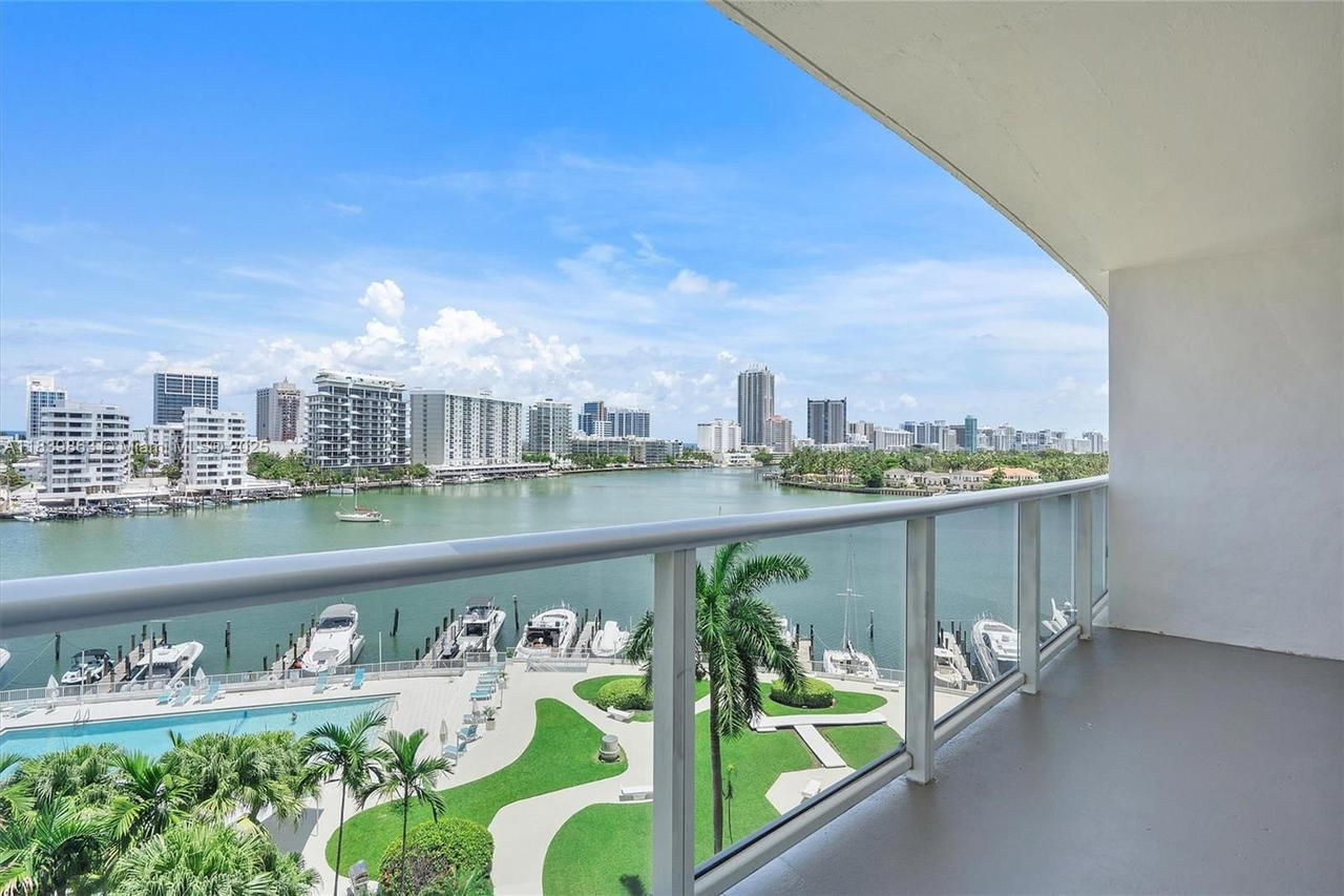 Real estate property located at 900 Bay Dr #718+Dock Slip available, Miami-dade, King Cole Condo, Miami Beach, FL