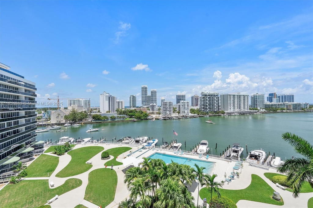 Real estate property located at 900 Bay Dr #718+Dock Slip available, Miami-dade, King Cole Condo, Miami Beach, FL