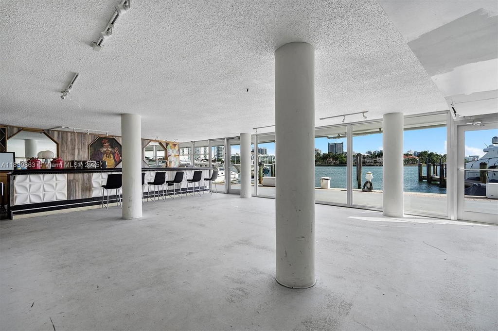 Real estate property located at 900 Bay Dr #718+Dock Slip available, Miami-dade, King Cole Condo, Miami Beach, FL
