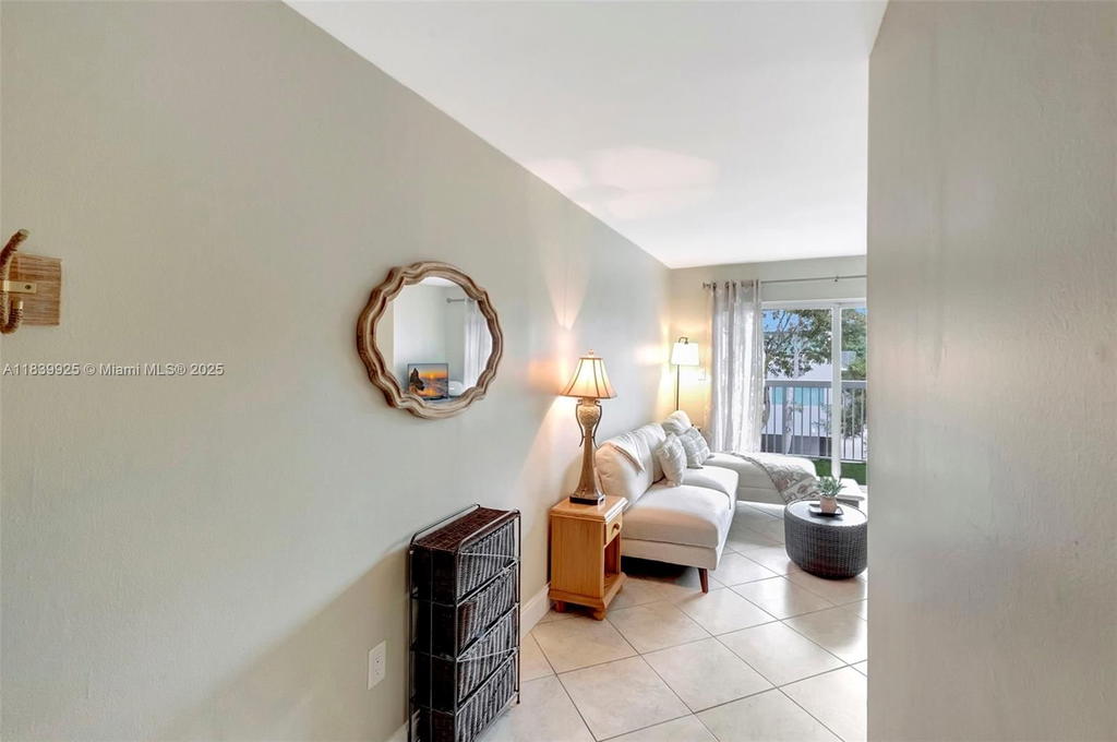 Real estate property located at 2920 28th Ter #407, Miami-dade, Groves Edge Condo, Coconut Grove, FL
