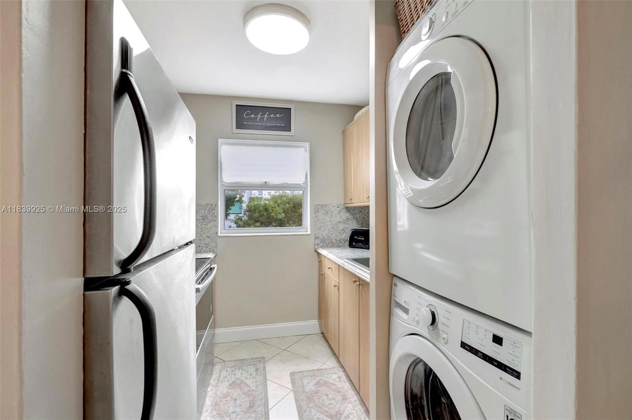 Real estate property located at 2920 28th Ter #407, Miami-dade, Groves Edge Condo, Coconut Grove, FL