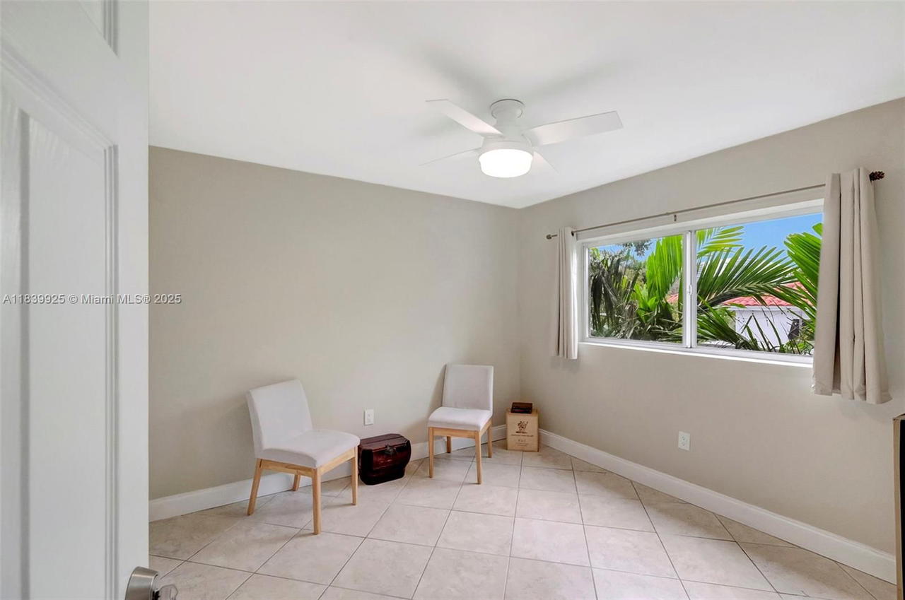 Real estate property located at 2920 28th Ter #407, Miami-dade, Groves Edge Condo, Coconut Grove, FL
