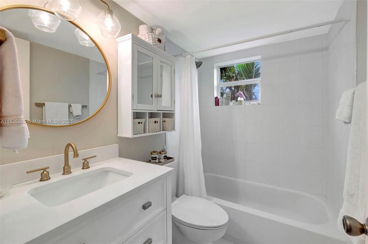 Real estate property located at 2920 28th Ter #407, Miami-dade, Groves Edge Condo, Coconut Grove, FL