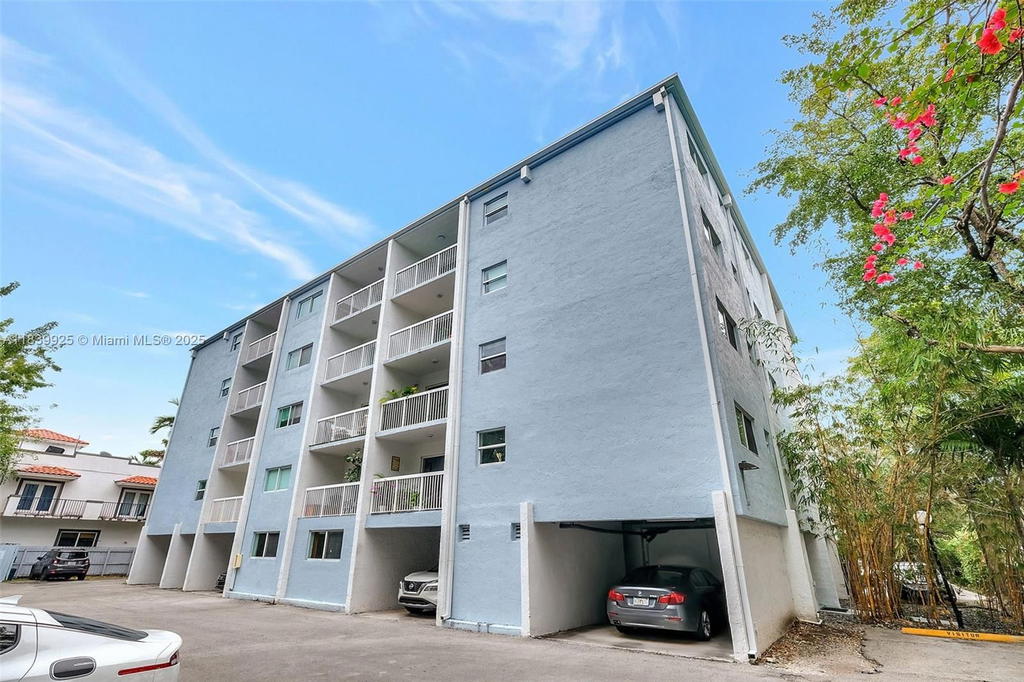 Real estate property located at 2920 28th Ter #407, Miami-dade, Groves Edge Condo, Coconut Grove, FL