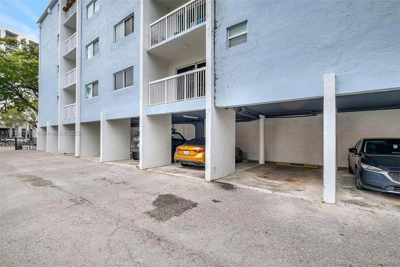 Real estate property located at 2920 28th Ter #407, Miami-dade, Groves Edge Condo, Coconut Grove, FL