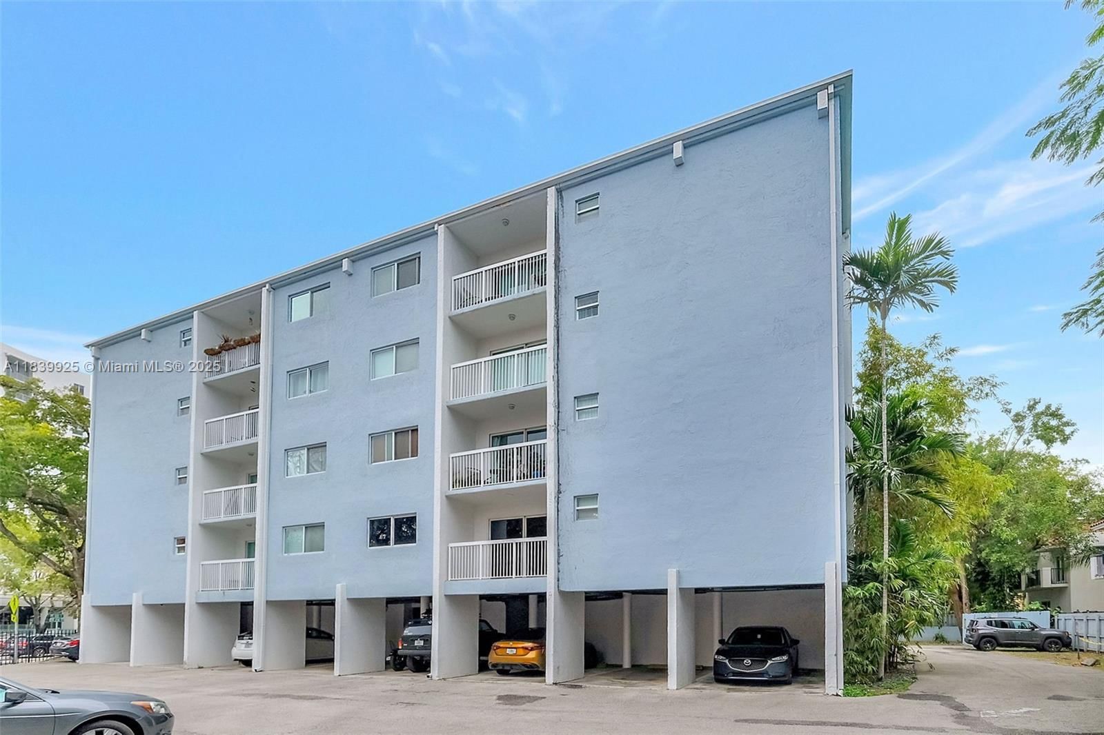 Real estate property located at 2920 28th Ter #407, Miami-dade, Groves Edge Condo, Coconut Grove, FL