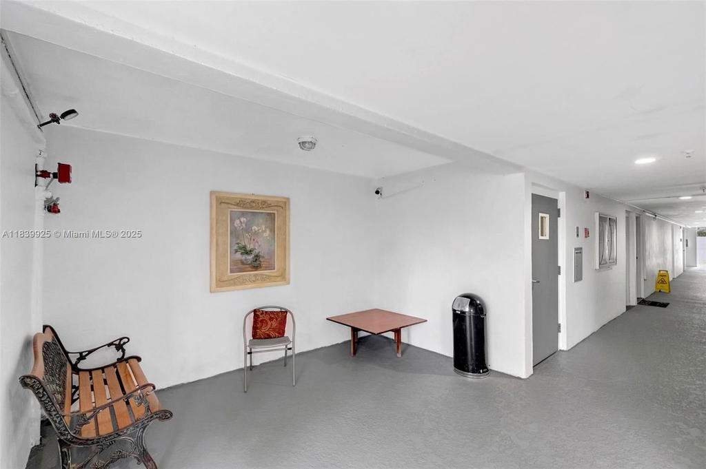 Real estate property located at 2920 28th Ter #407, Miami-dade, Groves Edge Condo, Coconut Grove, FL