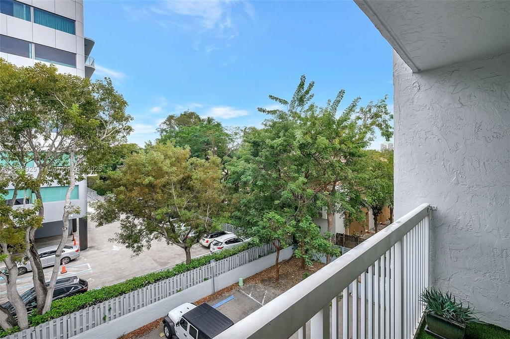 Real estate property located at 2920 28th Ter #407, Miami-dade, Groves Edge Condo, Coconut Grove, FL