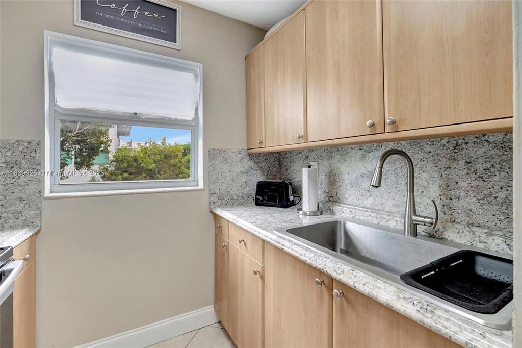 Real estate property located at 2920 28th Ter #407, Miami-dade, Groves Edge Condo, Coconut Grove, FL