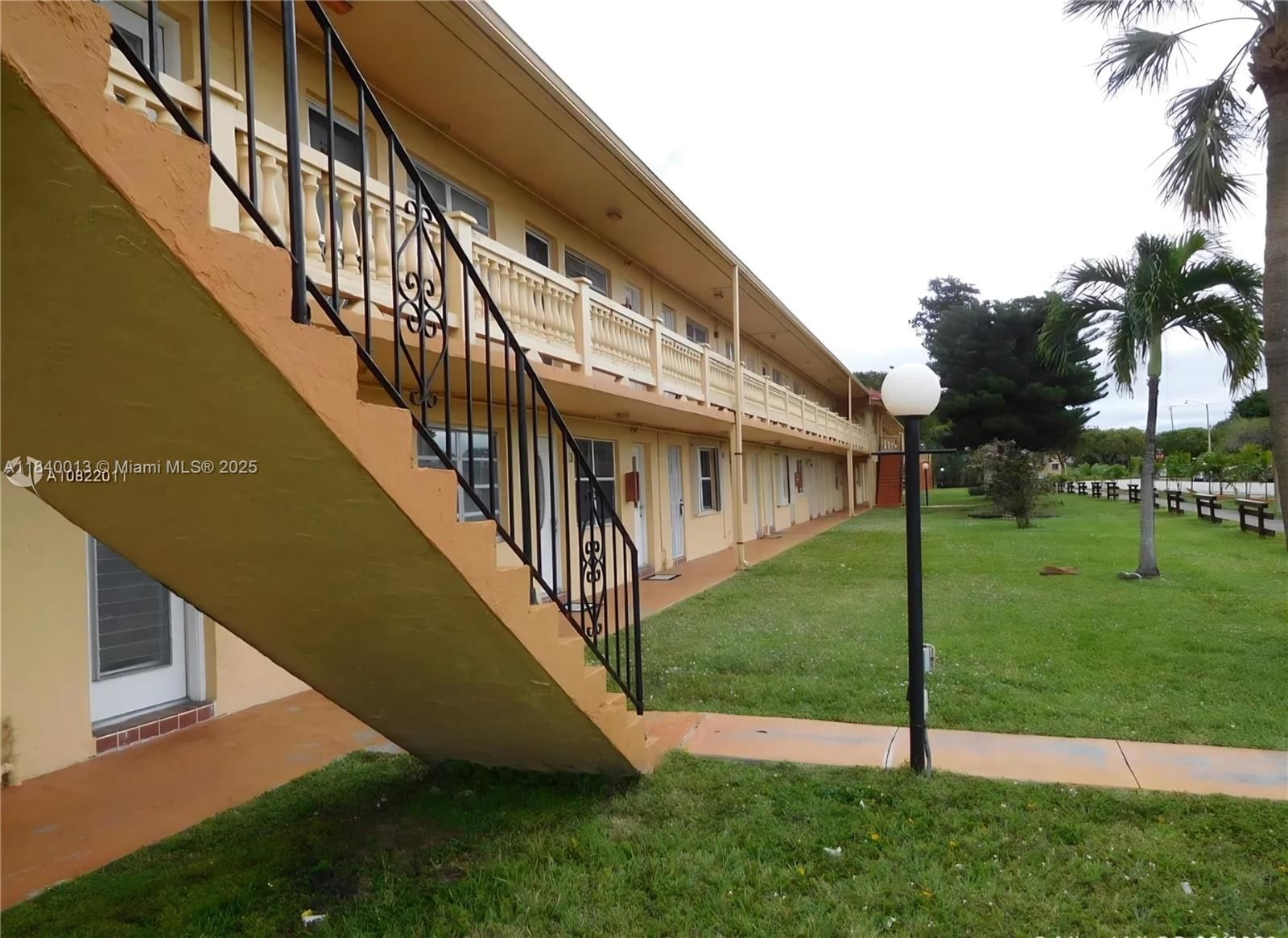 Real estate property located at 135 202nd Ter N25, Miami-dade, Ro-mont South Condo Mnpq, Miami Gardens, FL