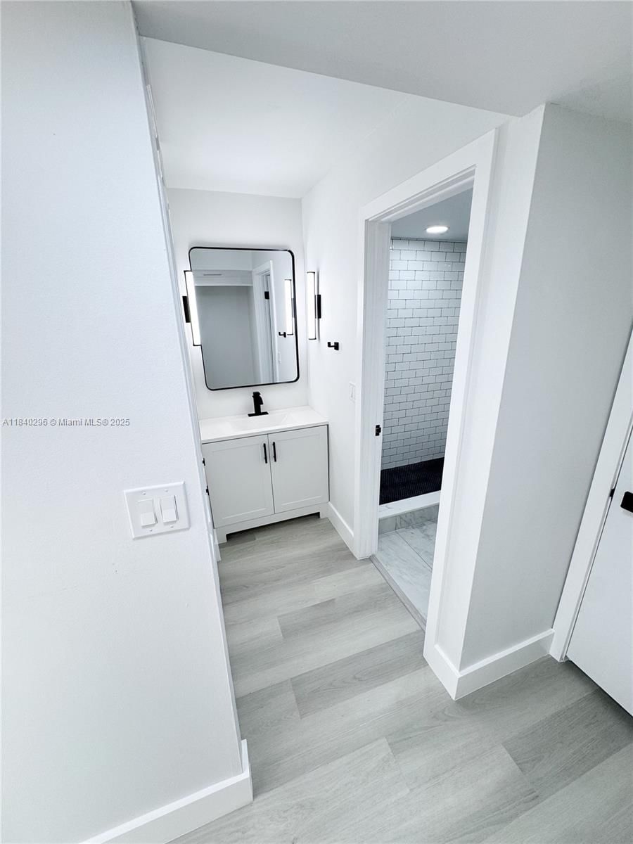 Real estate property located at 3660 Inverrary #1Y, Broward, International Village At, Lauderhill, FL