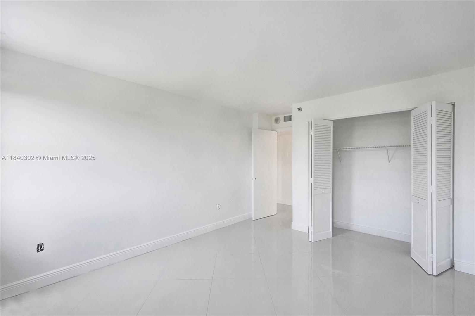 Real estate property located at 1201 Ocean Dr #402S, Broward, Summit Condo, Hollywood, FL