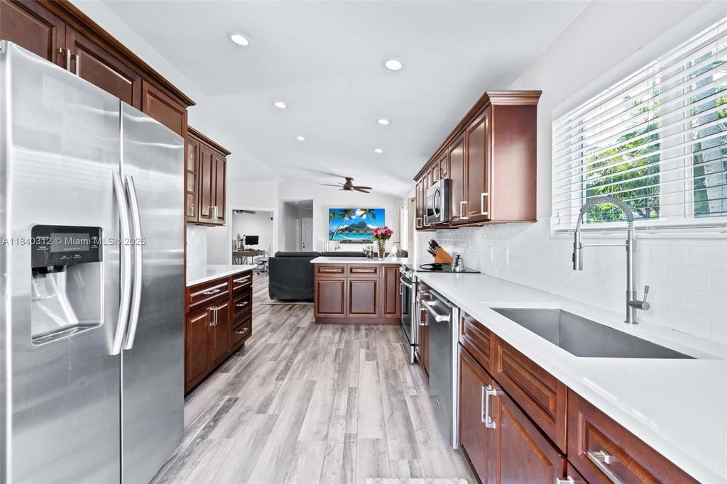 Real estate property located at 535 Radford Ter, Broward, Shenandoah Sec 2, Davie, FL
