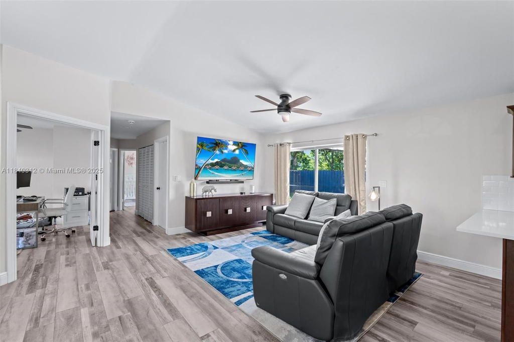 Real estate property located at 535 Radford Ter, Broward, Shenandoah Sec 2, Davie, FL