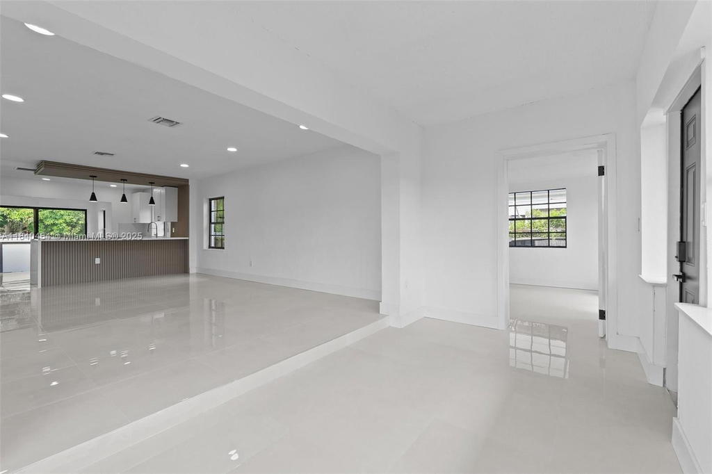 Real estate property located at 18201 20th Ave, Miami-dade, Sunny Isles Inland, Miami Gardens, FL