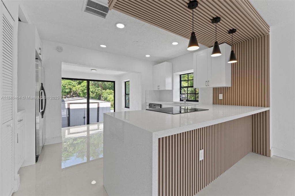 Real estate property located at 18201 20th Ave, Miami-dade, Sunny Isles Inland, Miami Gardens, FL
