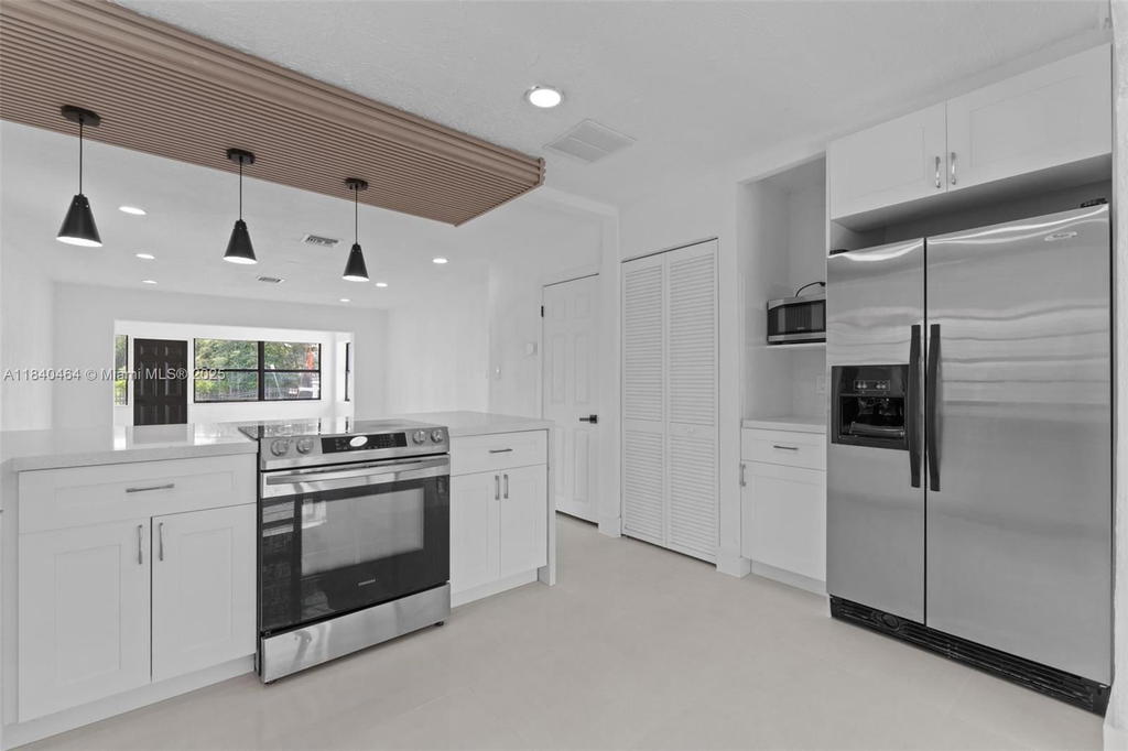 Real estate property located at 18201 20th Ave, Miami-dade, Sunny Isles Inland, Miami Gardens, FL
