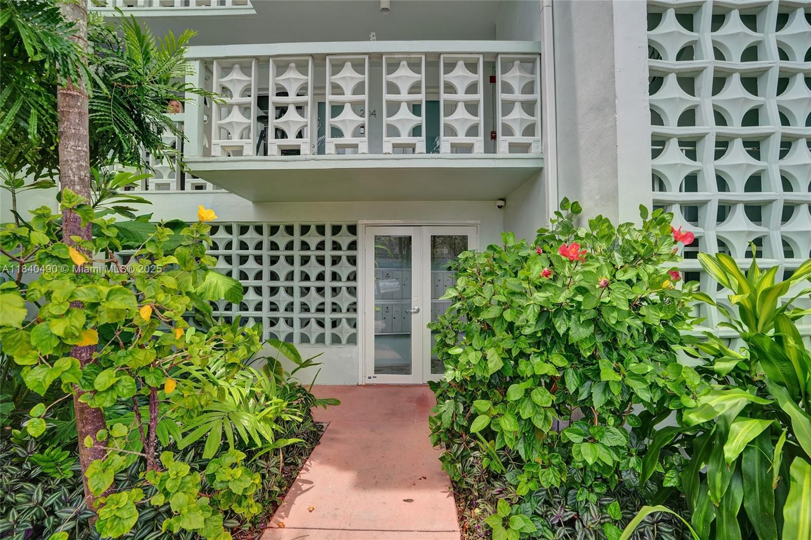 Real estate property located at 1100 11th St #204, Miami-dade, Flamingo Parkview Condo, Miami Beach, FL
