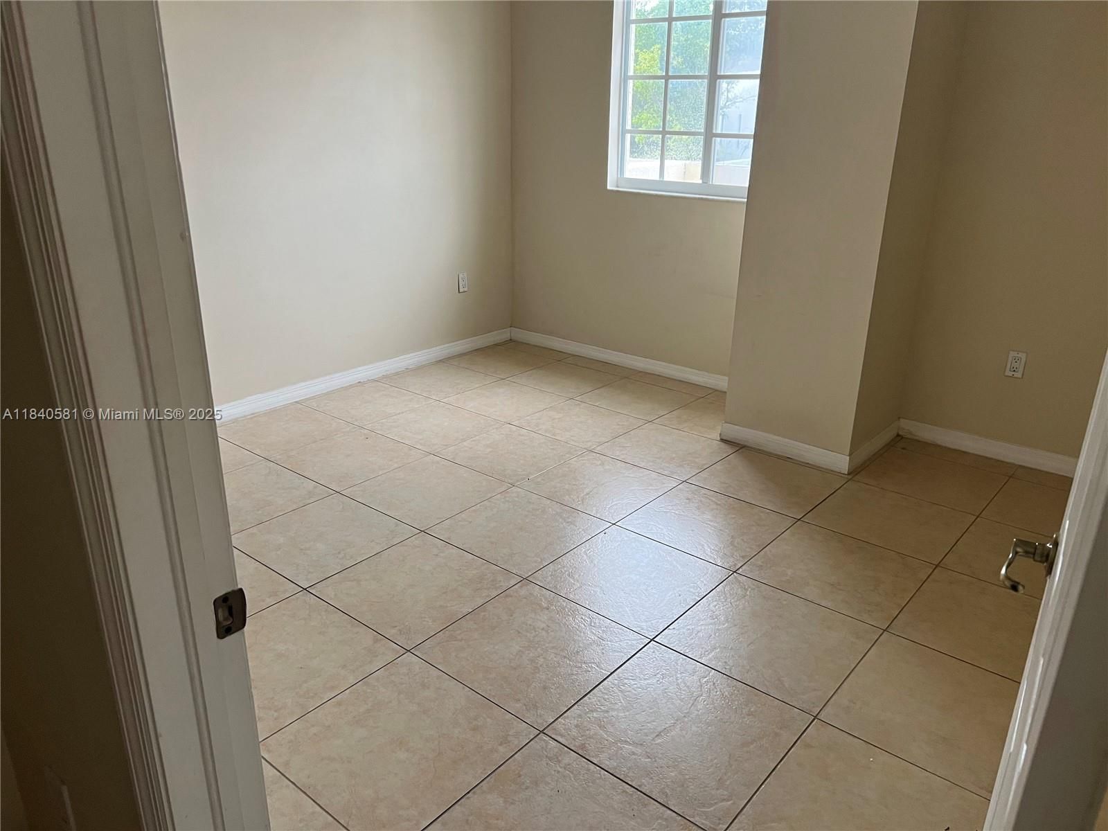Real estate property located at 5271 8th St #207, Miami-dade, Granada Grand Condo, Miami, FL