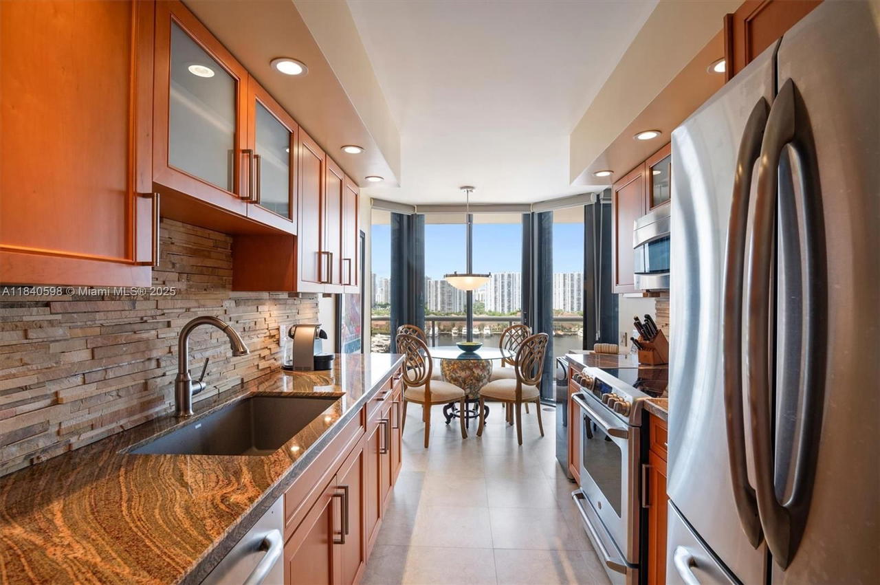 Real estate property located at 3640 Yacht Club Dr #1108, Miami-dade, Harborside At The Waterwa, Aventura, FL