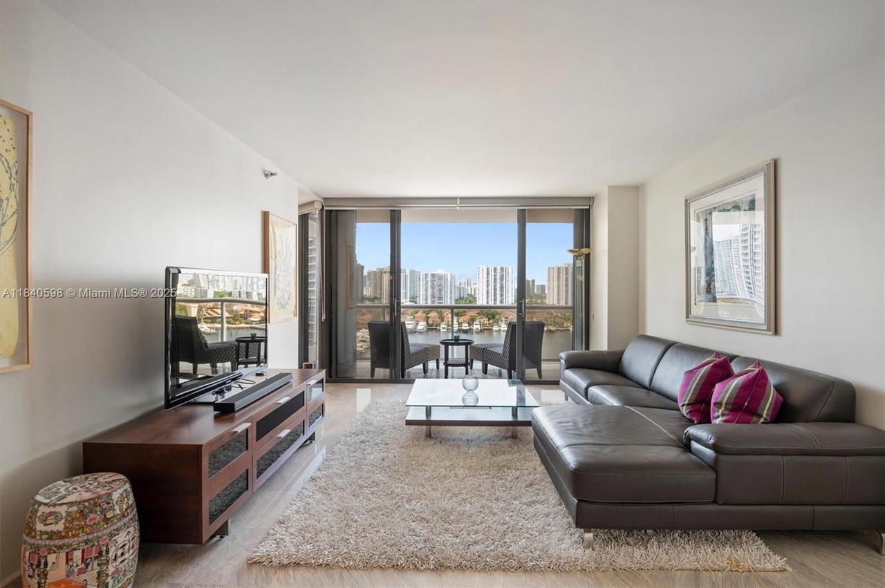 Real estate property located at 3640 Yacht Club Dr #1108, Miami-dade, Harborside At The Waterwa, Aventura, FL