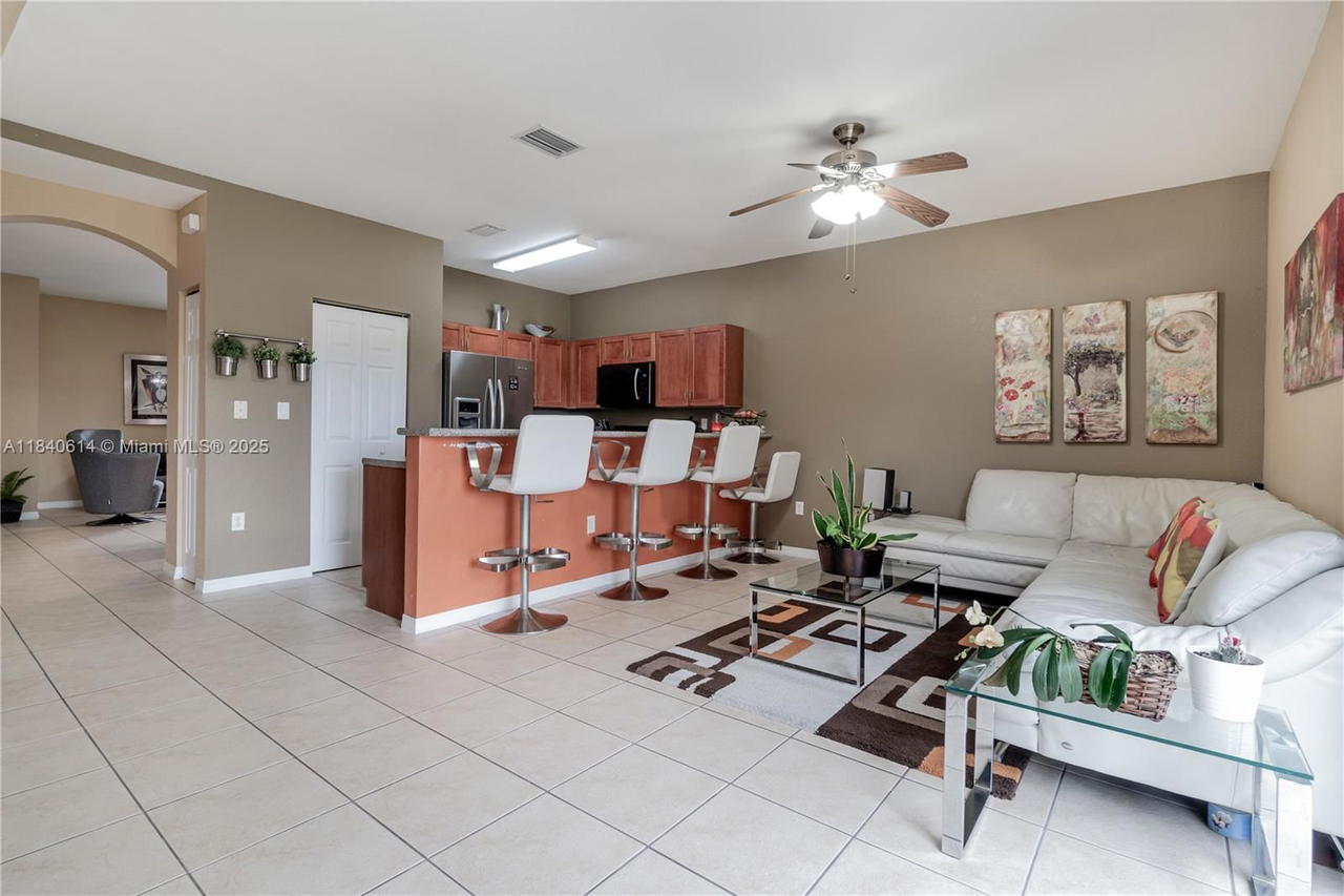 Real estate property located at 14053 49th St #7, Broward, Las Terrazas At Vizcaya C, Miramar, FL