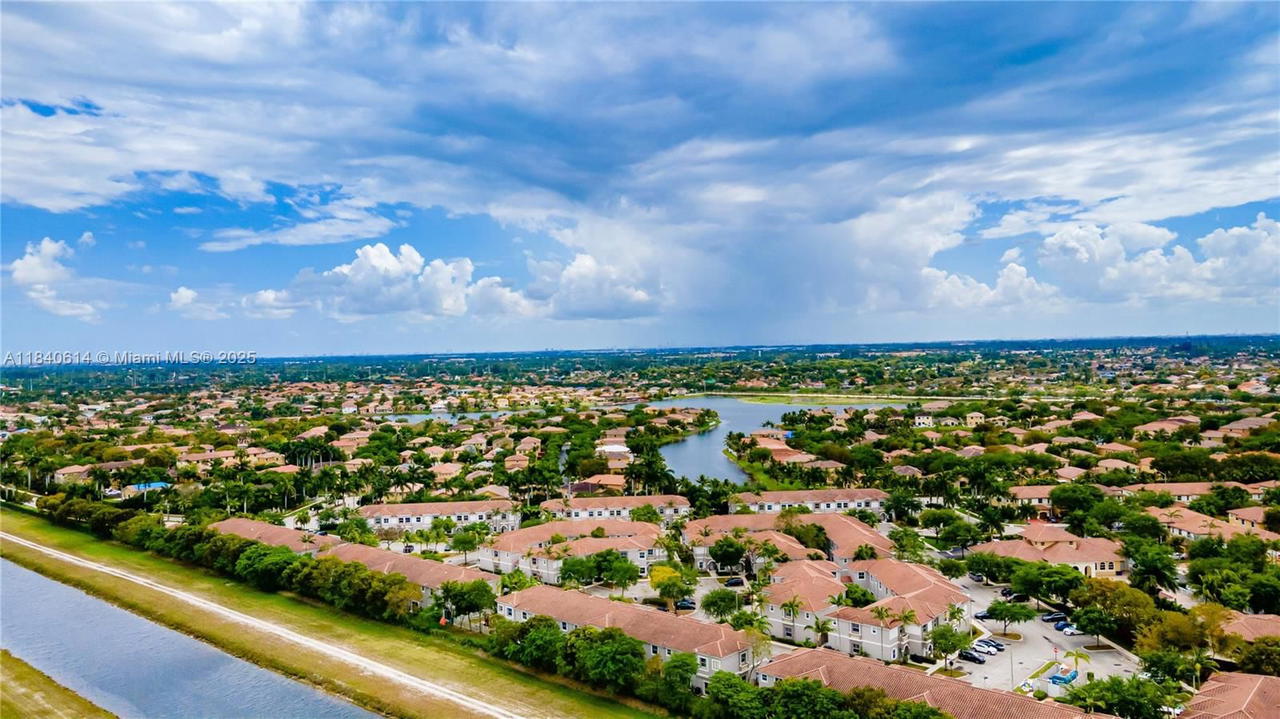 Real estate property located at 14053 49th St #7, Broward, Las Terrazas At Vizcaya C, Miramar, FL