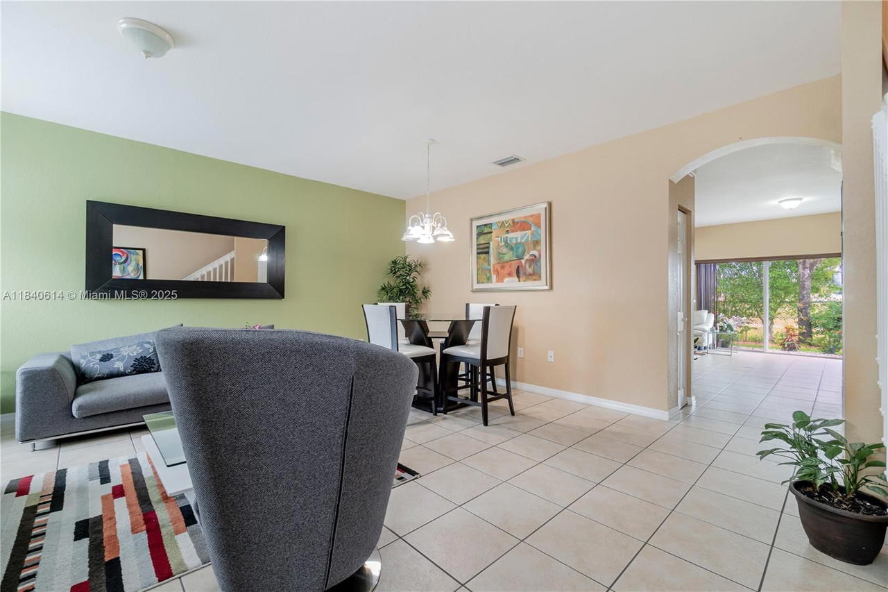 Real estate property located at 14053 49th St #7, Broward, Las Terrazas At Vizcaya C, Miramar, FL