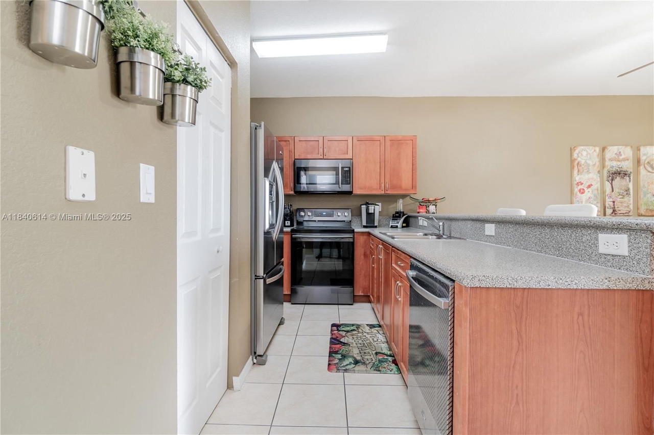 Real estate property located at 14053 49th St #7, Broward, Las Terrazas At Vizcaya C, Miramar, FL
