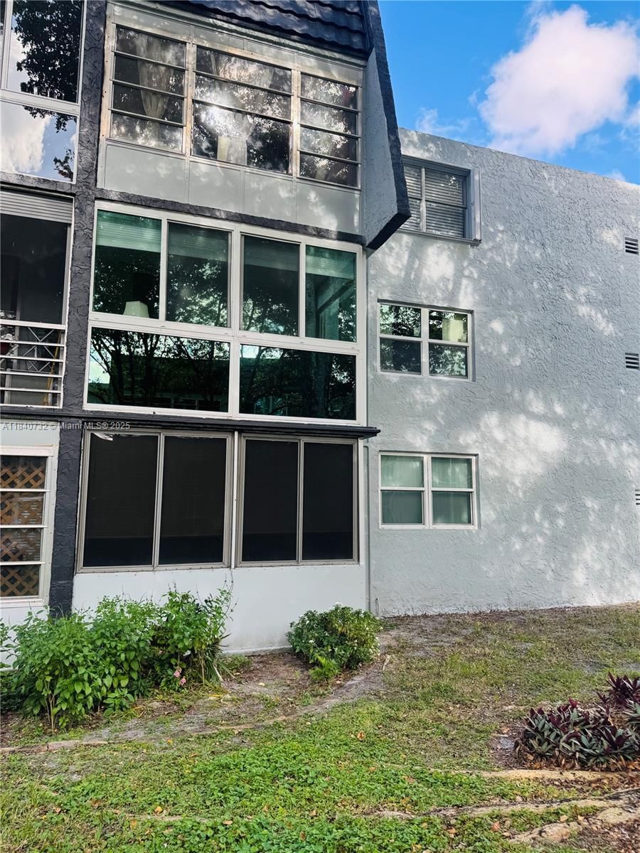 Real estate property located at 9200 Lime Bay Blvd #212, Broward, Lime Bay Condominium 7, Tamarac, FL