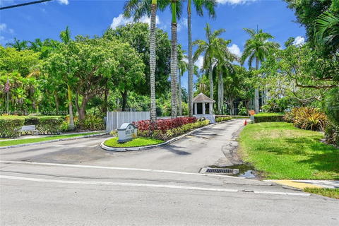 Real estate property located at 112 Royal Park Dr #1C, Broward, Royal Park Condo, Oakland Park, FL