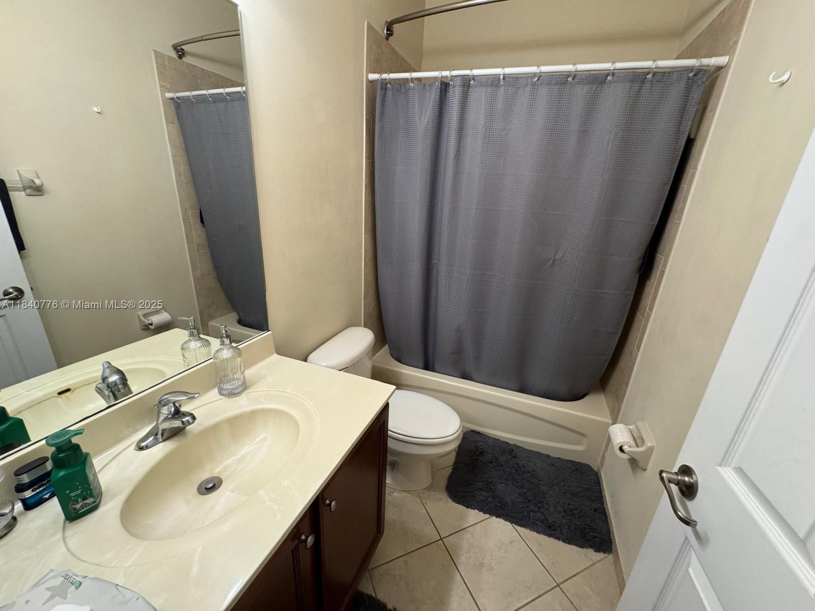 Real estate property located at 11603 89th St #215, Miami-dade, St Mortiz At Doral Condo, Doral, FL