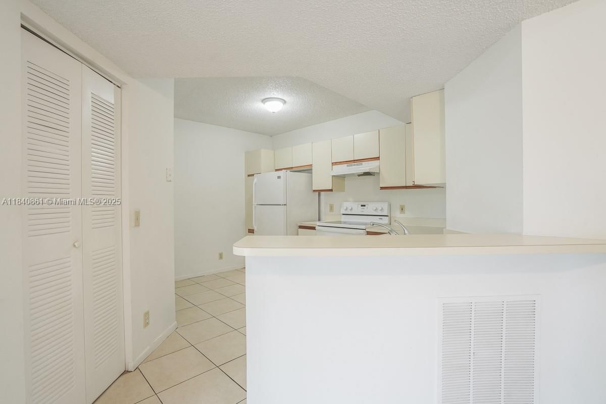 Real estate property located at 9033 Wiles Rd #304, Broward, Edgewater Condo, Coral Springs, FL