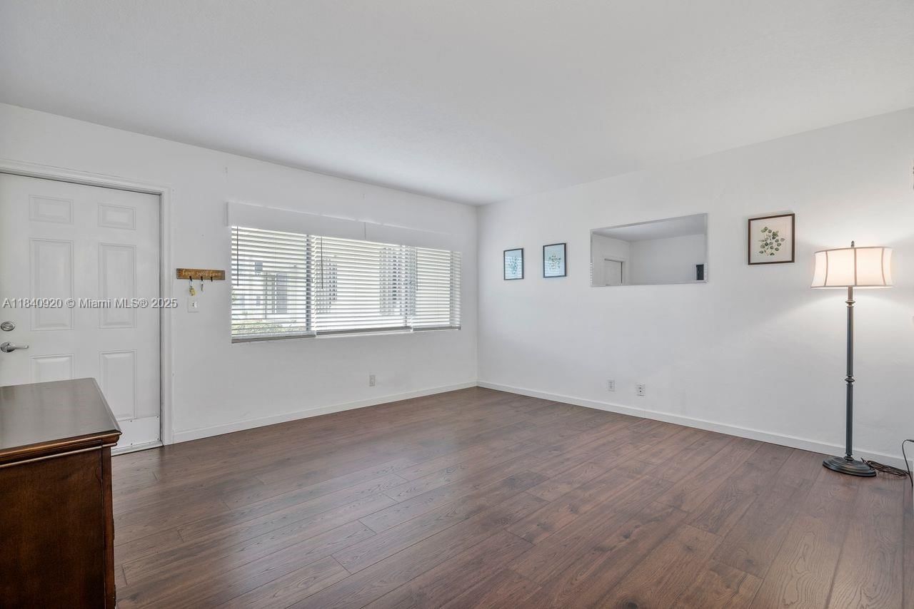 Real estate property located at 3360 Lake Osborne Dr #104, Palm Beach, Murry Hills Apt Bldg Cond, Lake Worth, FL