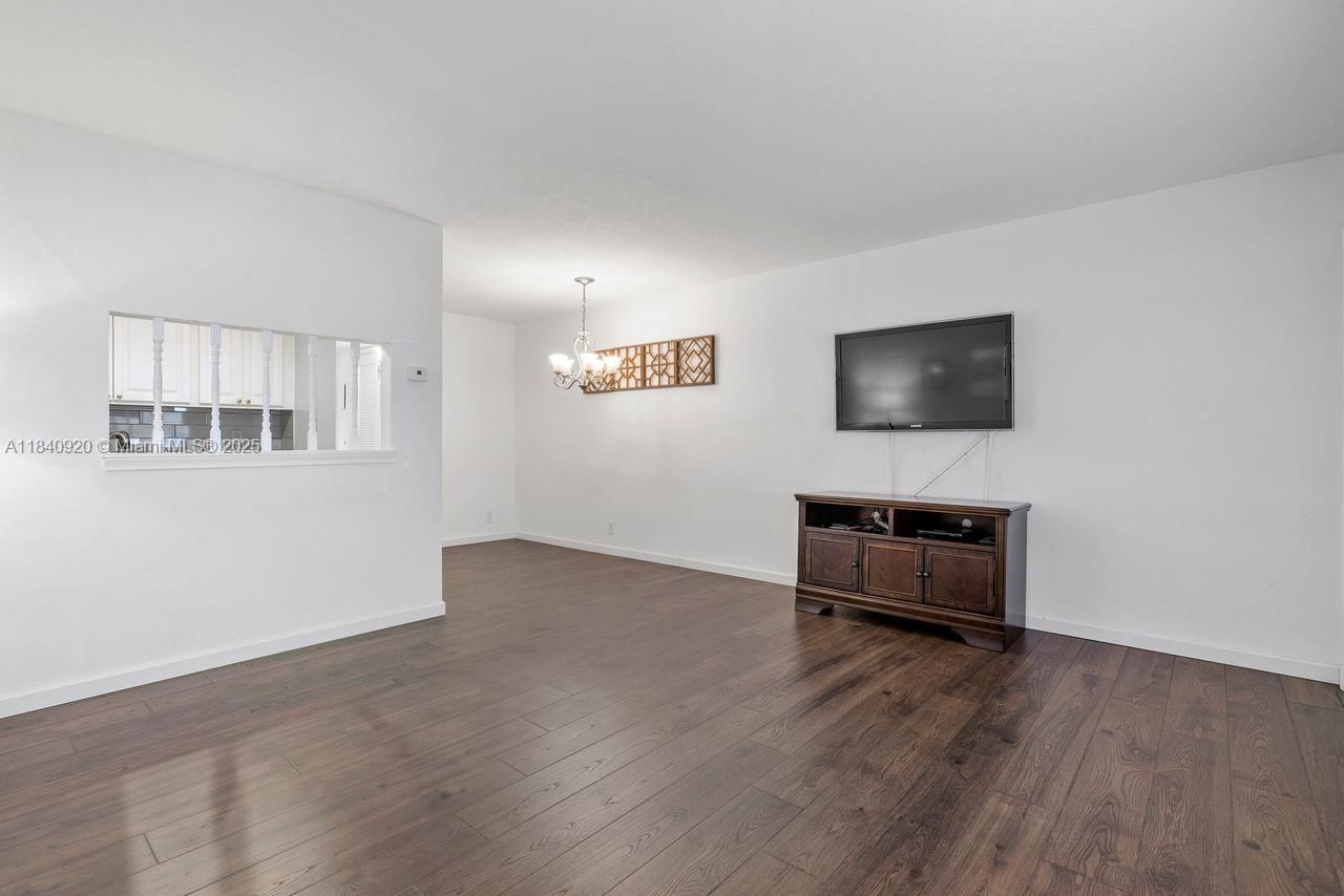 Real estate property located at 3360 Lake Osborne Dr #104, Palm Beach, Murry Hills Apt Bldg Cond, Lake Worth, FL