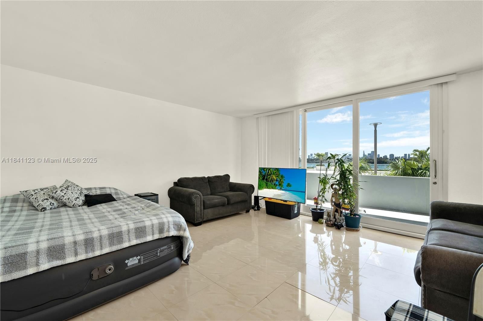 Real estate property located at 1000 West Ave BS101, Miami-dade, Mirador 1000 Condo, Miami Beach, FL