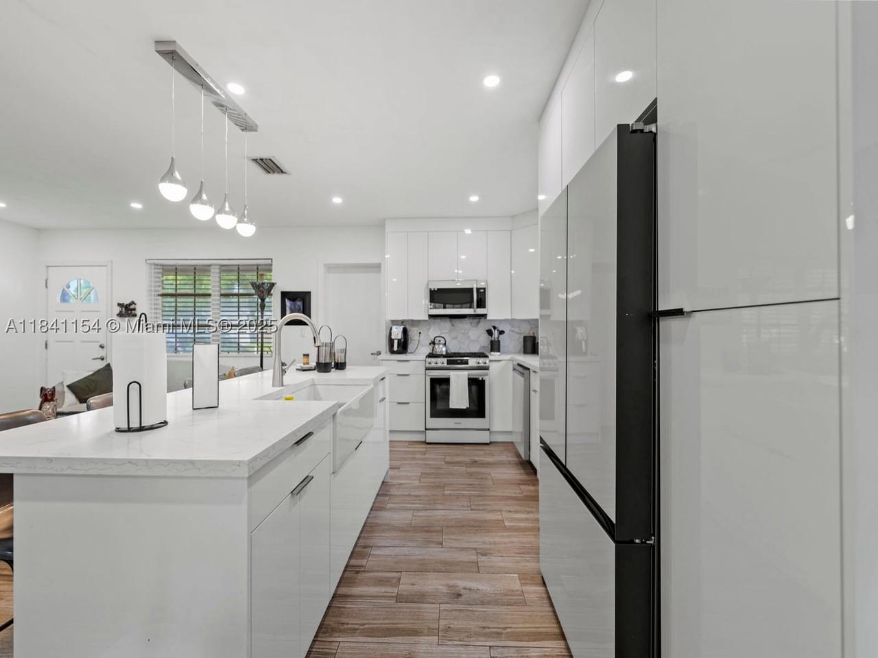 Real estate property located at 19711 Whispering Pines Rd, Miami-dade, Whispering Pines Est Sec, Cutler Bay, FL