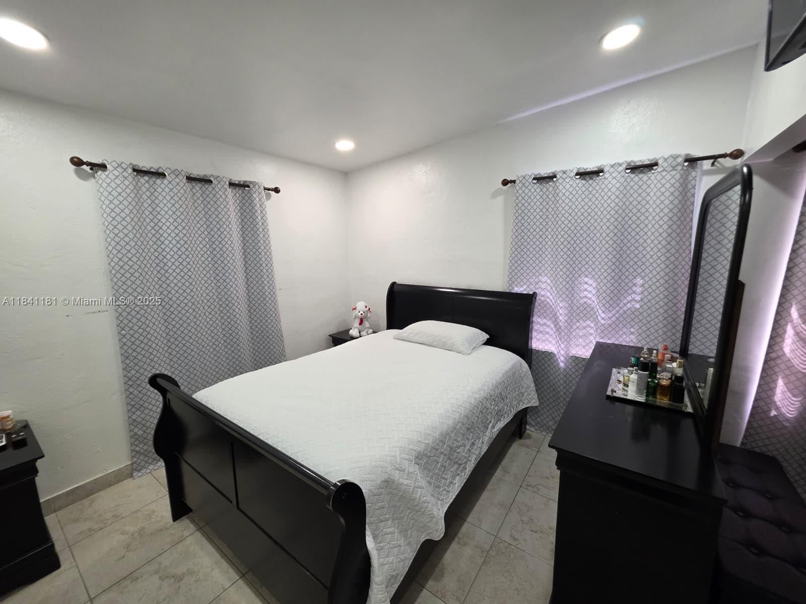 Real estate property located at 2360 Service Rd, Miami-dade, Magnolia Gardens Consolid, Opa Locka, FL