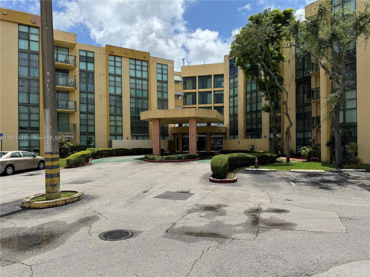 Real estate property located at 11780 18th St #321-2, Miami-dade, International Park I Cond, Miami, FL