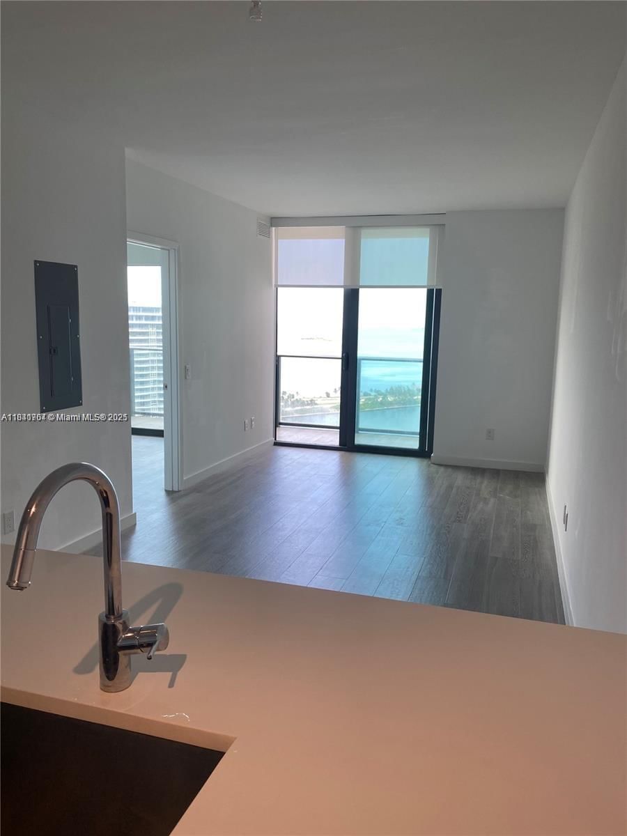 Real estate property located at 501 31st St #2402, Miami-dade, Paraiso Bayviews Condo, Miami, FL