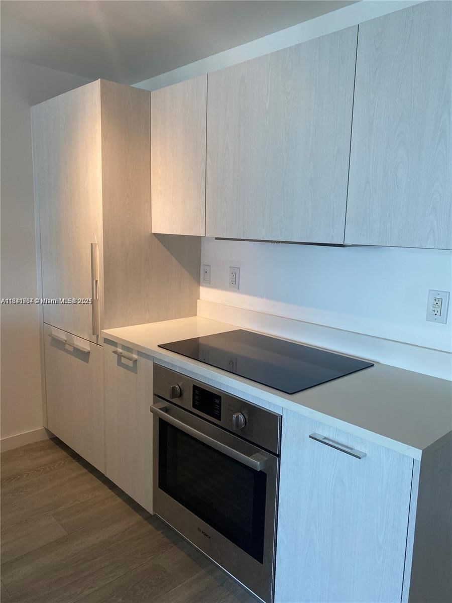 Real estate property located at 501 31st St #2402, Miami-dade, Paraiso Bayviews Condo, Miami, FL