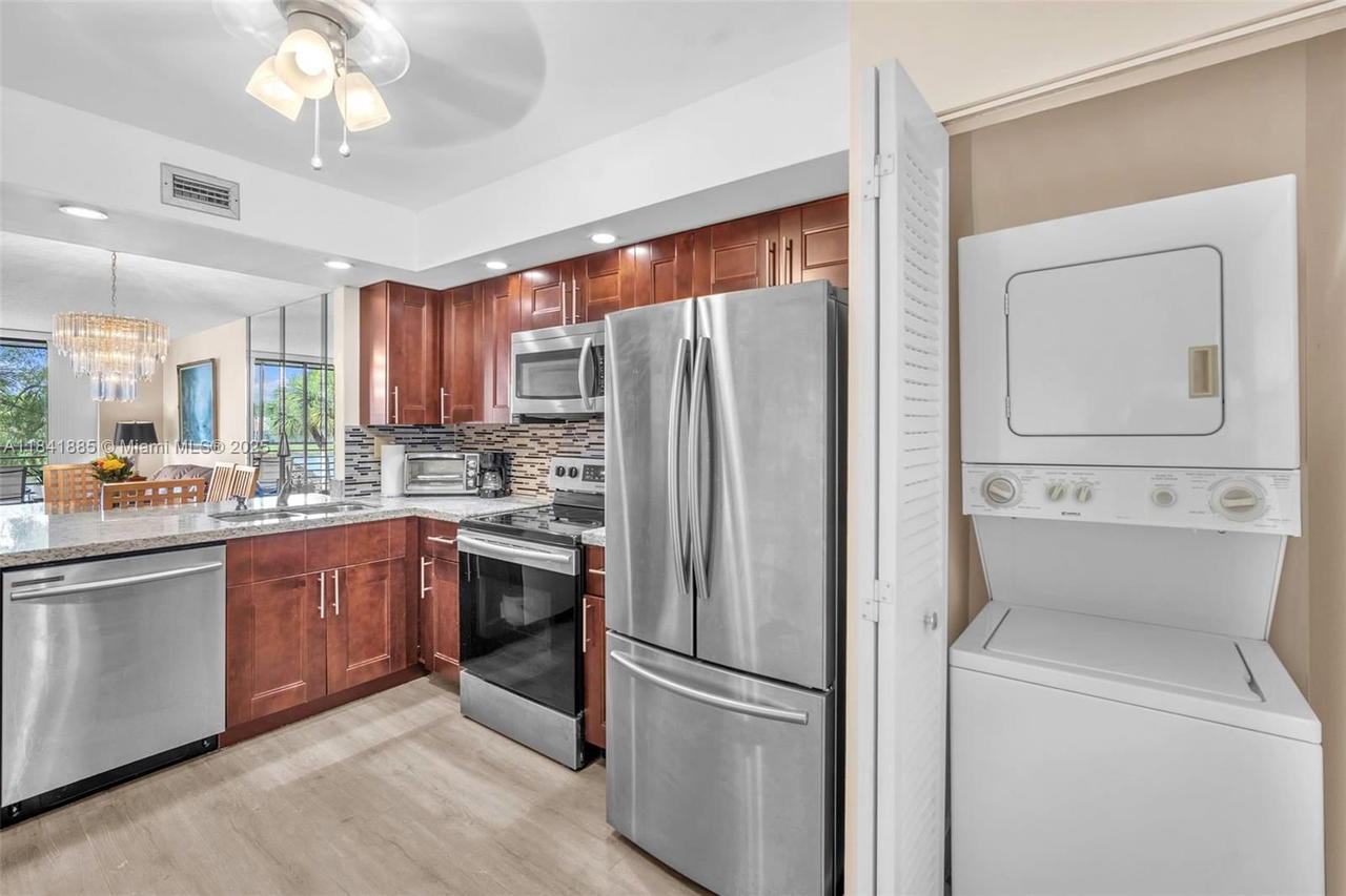 Real estate property located at 1101 Colony Point Cir #207, Broward, Colony Point 4 Condo, Pembroke Pines, FL