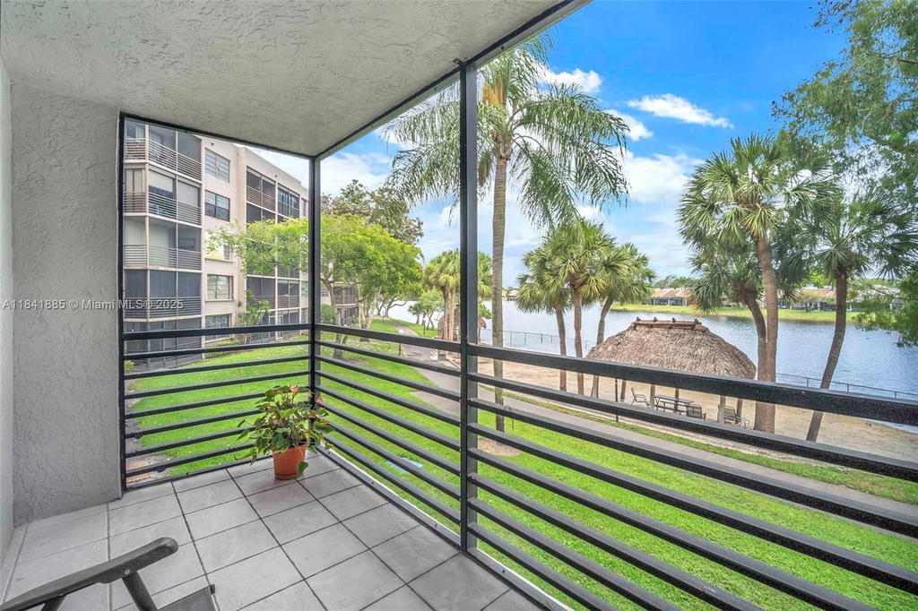 Real estate property located at 1101 Colony Point Cir #207, Broward, Colony Point 4 Condo, Pembroke Pines, FL