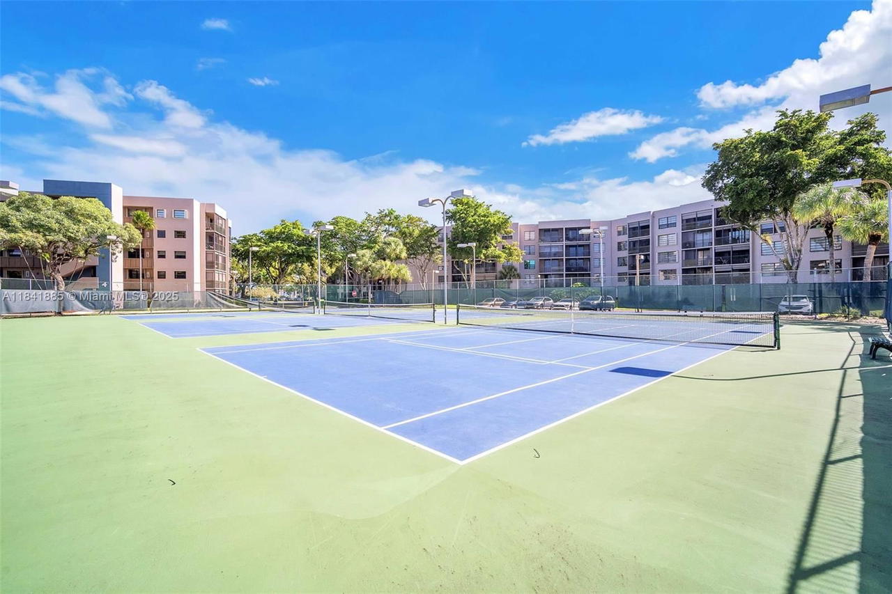 Real estate property located at 1101 Colony Point Cir #207, Broward, Colony Point 4 Condo, Pembroke Pines, FL