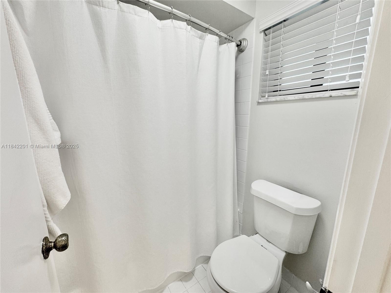 Real estate property located at 1400 Sheridan St #23J, Broward, Sheridan By The Beach Con, Hollywood, FL