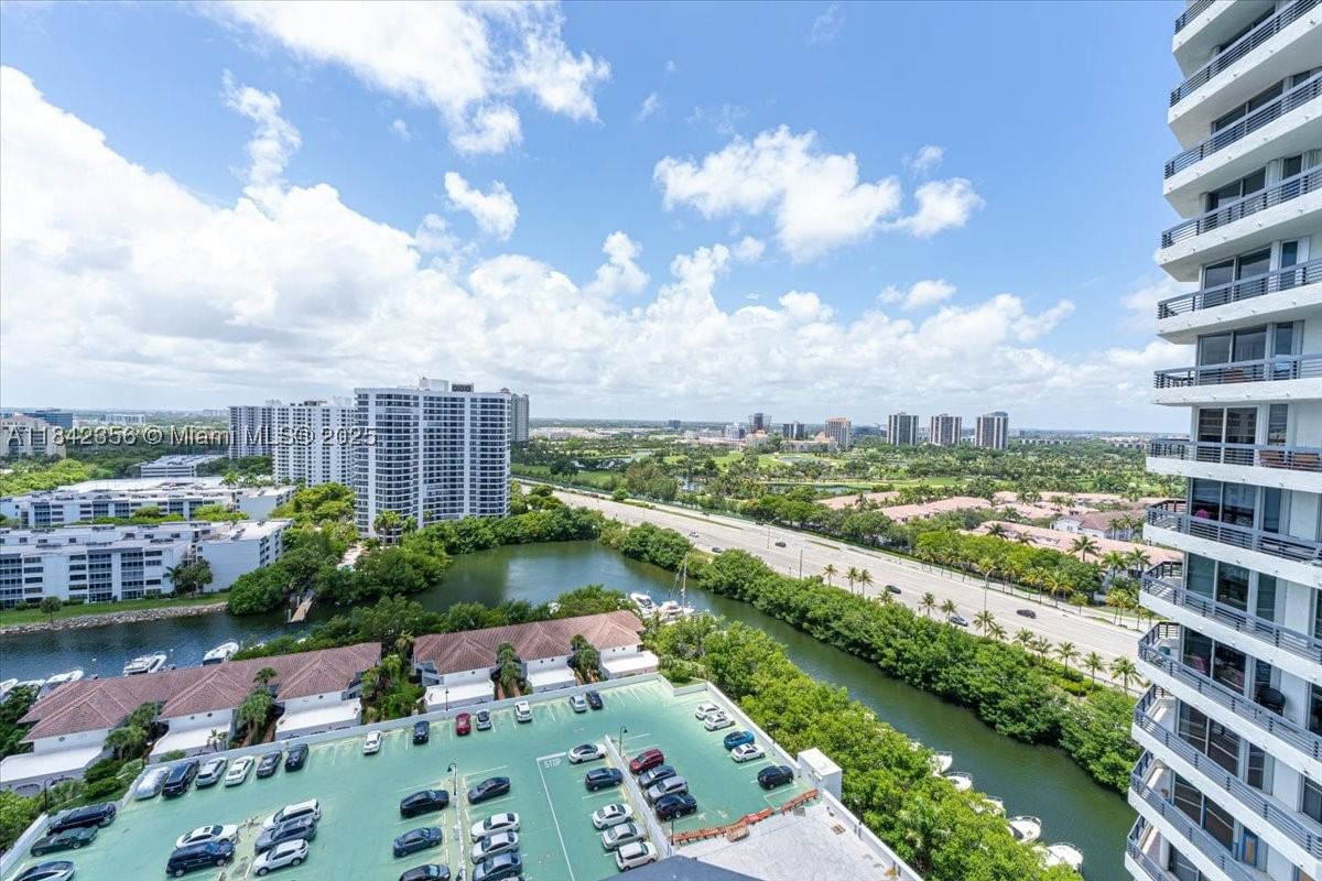 Real estate property located at 3500 Mystic Pointe Dr #2101, Miami-dade, Mystic Pointe Tower 400 C, Aventura, FL