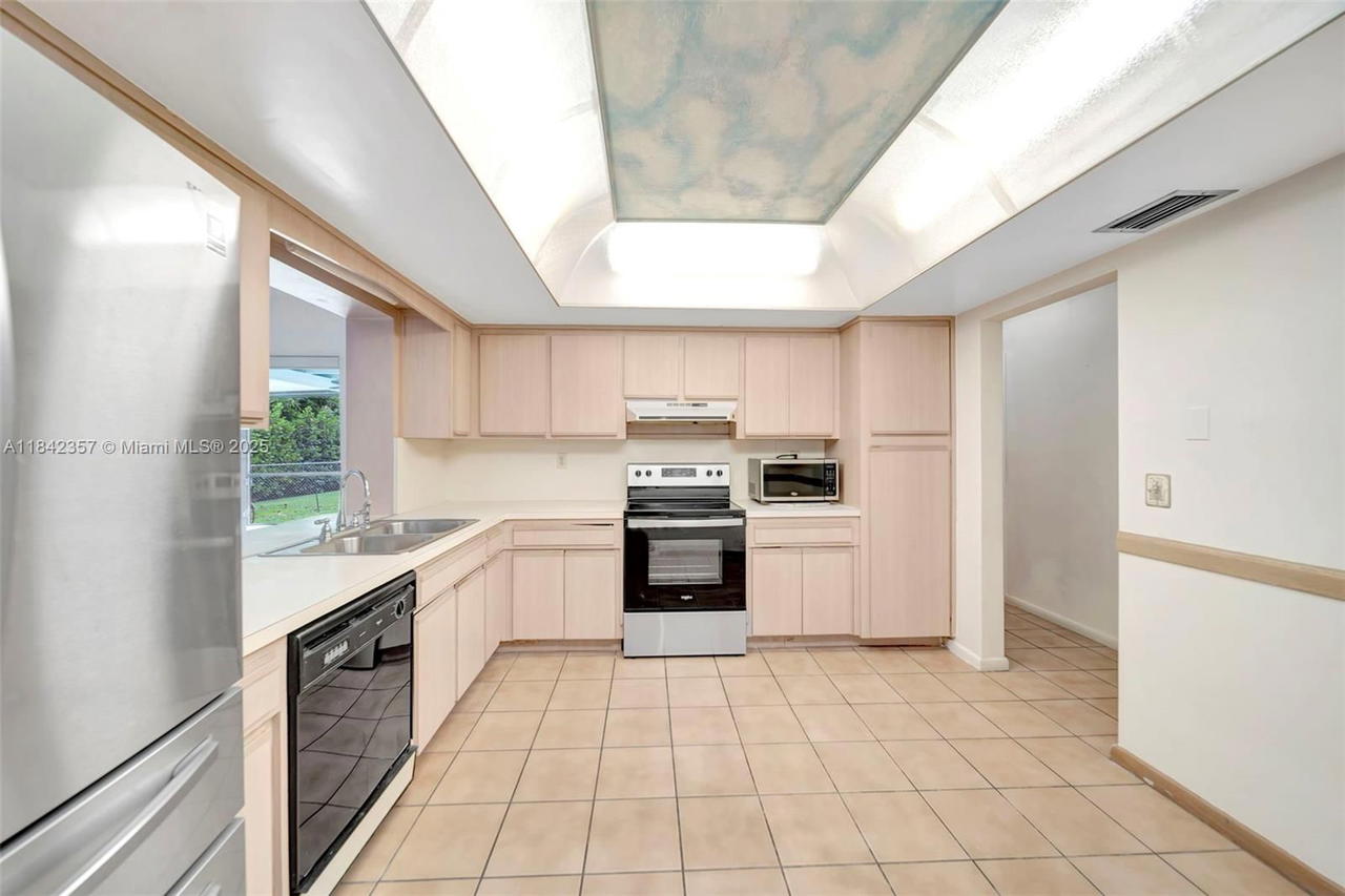 Real estate property located at 1741 86th Ave, Broward, Pasadena Lakes West, Pembroke Pines, FL